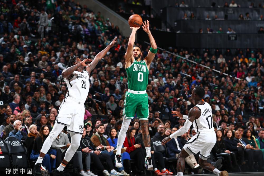 凭借顽强的 凭借顽强的